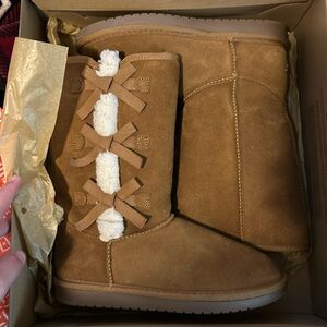 Koolaburra by UGGS size 5